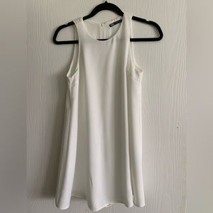 Gently used women’s white dress from Zara Size X-Small
